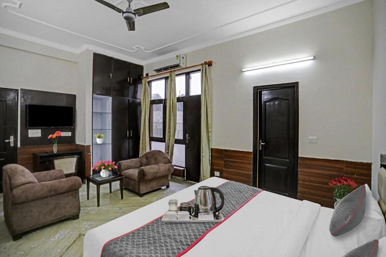 Townhouse The Premier View Near Iskcon Temple Noida Hotel Eksteriør billede