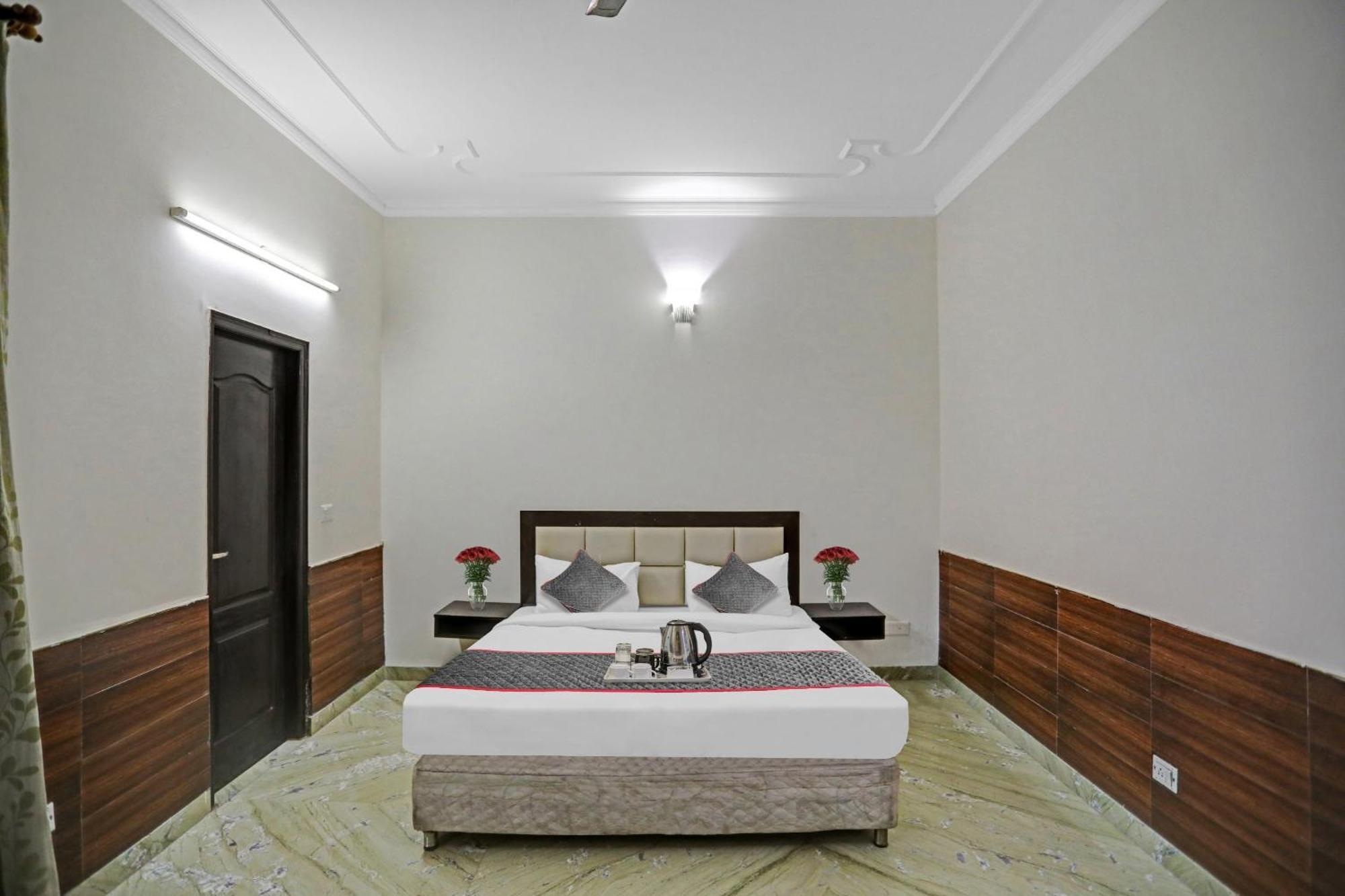 Townhouse The Premier View Near Iskcon Temple Noida Hotel Eksteriør billede