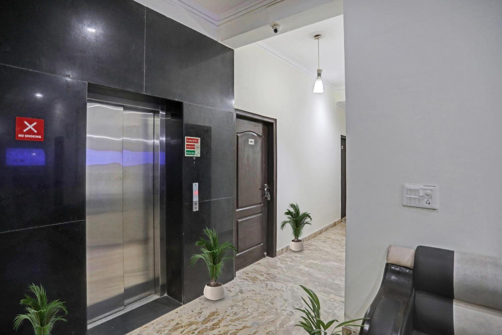 Townhouse The Premier View Near Iskcon Temple Noida Hotel Eksteriør billede