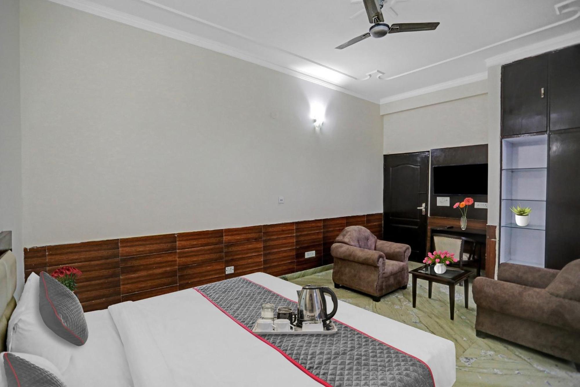 Townhouse The Premier View Near Iskcon Temple Noida Hotel Eksteriør billede