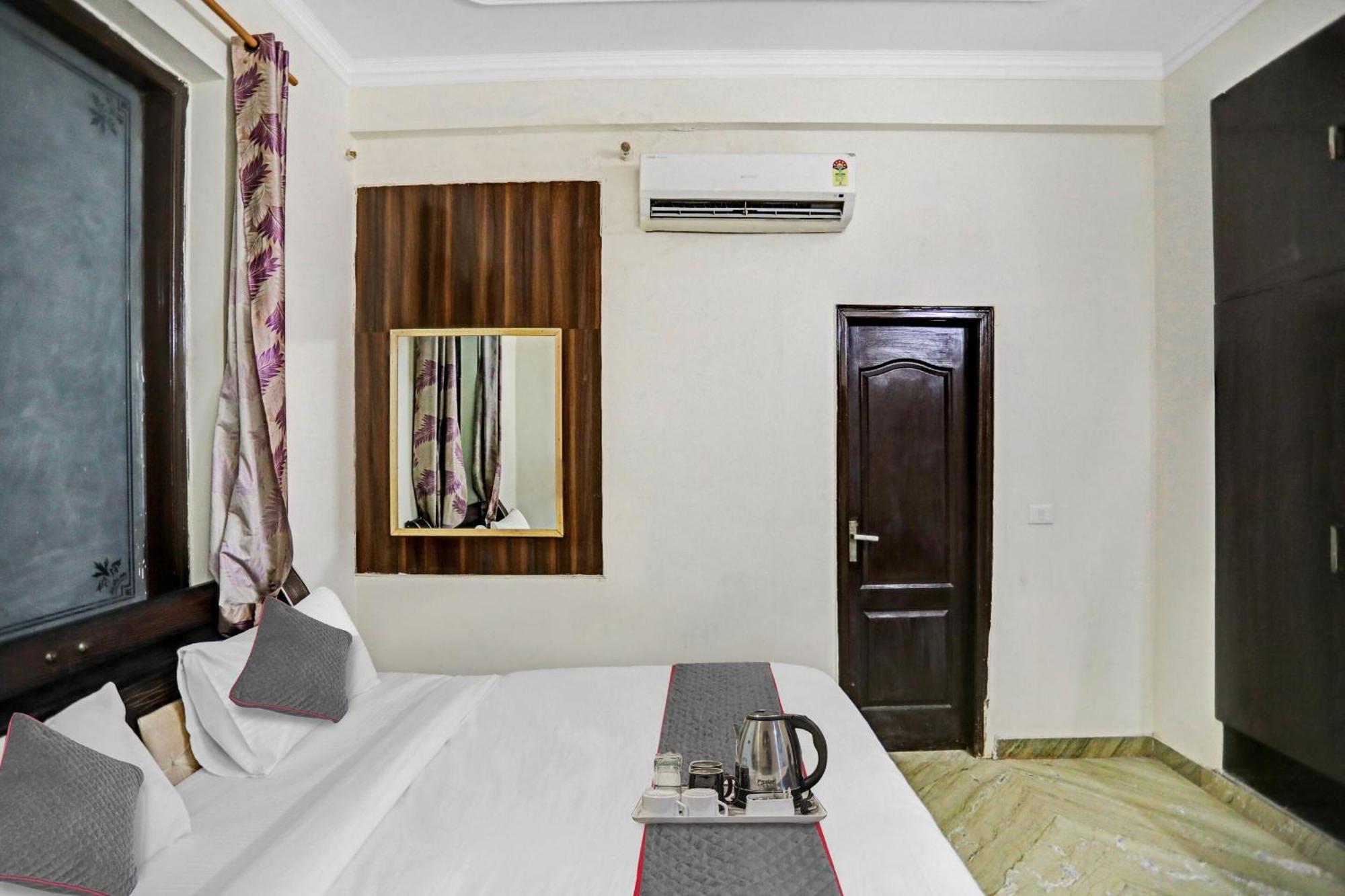 Townhouse The Premier View Near Iskcon Temple Noida Hotel Eksteriør billede